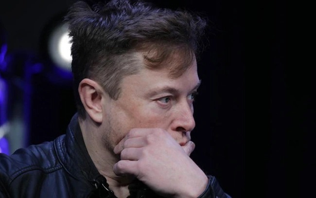 Elon Musk Steps Up Attacks on Twitter’s Former Safety Head